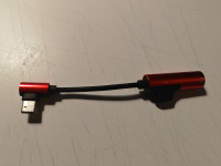 USB-C audio adapter (crveni)