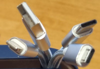 Višenamjenski USB kabel 3-u-1 punjač/sinkronizacijski adapter