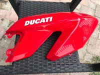 Ducati hyoermotard 796/1100 desna plastika