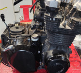 Kawasaki ZR7 dijelovi / Mašina