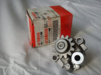 pumpa ulja yamaha yz450f 06-09 OEM  2S2-13300-10
