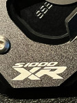 BMW-S 1000XR-PODLOŽAK ZA NOGAR-LOGO