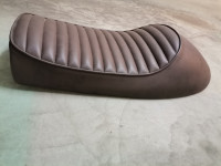 Caffe racer novi sic, sjedalo