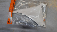 Desna plastika kučišta filtera zraka bijela KTM EXC 12-13