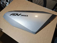 honda adv 350 bočna plastika