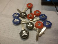 Ključ slijepi Yamaha crveni plavi crni