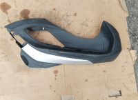 Piaggio Beverly MP3 300ie. 350i 10- desni oklop prag noge