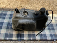Piaggio x9 250, rezervoar