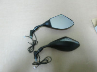 Retrovizori univerzalni sa LED zmigavcima za sportske i naked motore