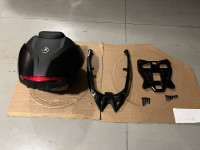 Stražnji kofer 34 lit (top case) OEM Yamaha MT09 2024-2025 sa nosačima