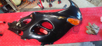 Suzuki GSX750F dijelovi / desna bočna plastika