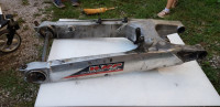 Vilica zadnja (Swingarm) - ktm Duke 640 2 II 2005 godina (1)