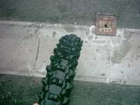 Gume 90/90/21 Mitas bez por i sms 092/329-4313