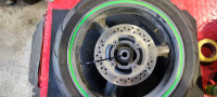 Kawasaki ZR7 dijelovi / zadnja felga komplet