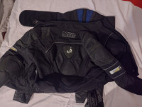 Moto jakna (skidajuća termo podstava) + bubrežnjak gratis