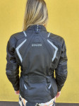 Ženska moto IXS jakna i ženske moto čizme Forma