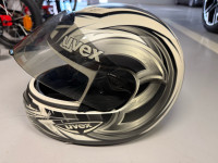 Prodajem rabljenu Uvex kacigu