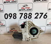 AUDI Q7 STRAZNJI LIJEVI MPTORIC PODIZACA STAKLA 4L0959801B