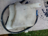 Kia carneval posuda za tekucine