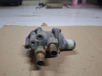 kuciste termostata nissan micra 1.0i 97g.