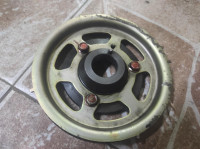 mazda 6 2.0d pogonski zupcanik servo i vakum pumpe