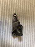 Nosač alternatora serije 2 5 7 x5 M57 BMW 7793090