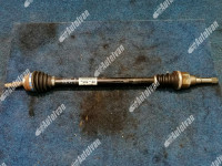 POLUOSOVINA PEUGEOT 208 1.2 VTI 9803959680 PREDNJA DESNA