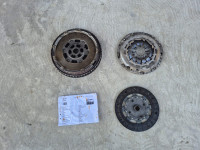 Set kvacila zamajac Renault Captur 1.2 TCe 2013-2018 god 302059210R 30