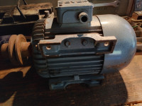 Trofazni motor za cinkular