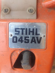 PRODAJEM NEISPRAVNU MOTORNU PILU STIHL 045 AV