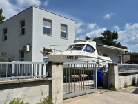 Beneteau Antares 7 sa povlasticom