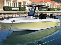 Boston Whaler 220 Outrage