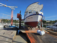 Brod za jednodnevne izlete 49 osoba.