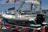 FORTIS 505 - tamno plavo plovilo s konzolom