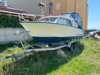 Motorni brod u dobrom stanju (trailer uključen)