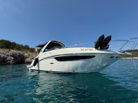 Sea Ray Sundancer 265 (2022) – kao iz salona! 180h, spreman za more!