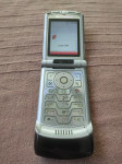 Motorola V3 XX, sve mreže,sa punjačem --nema hrvatski meni