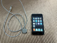 Apple iPod touch 8gb,ispravno sa usb kablom,hr meni !