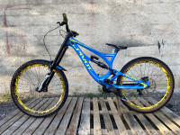 Downhill bicikl Pivot Phoenix DH Carbon 27,5