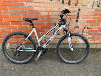 Trek 820 kao novi