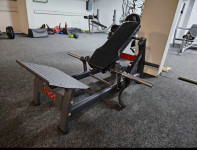Hip thrust mašina
