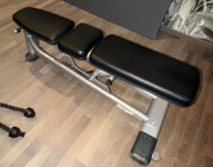 LIFE FITNESS  SIGNATURE UNIVERZAKNA KLUPA