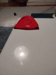 crvena zimska kapa
