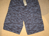 BERMUDE  - KRATKE HLAČE VEL.M/ L