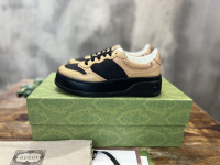 Gucci

Leather low trainers
brown