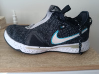 Nike tenisice broj 45 25 eura