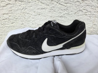 Nike Venture Runner muške lake tenisice realni EUR 43- 28 cm