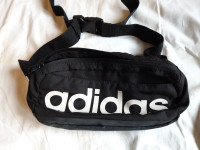 Torbica adidas oko struka