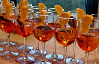 Najam catering opreme, stolovi, barski stolovi itd...