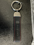 KOŽNI PRIVJESAK- SUZUKI- CRNI- LOGO